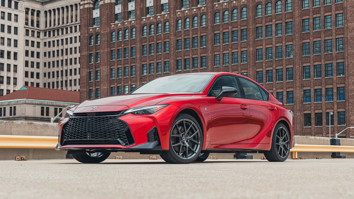 Самый надежный автомобиль Америки – Lexus IS 2026 модельного года