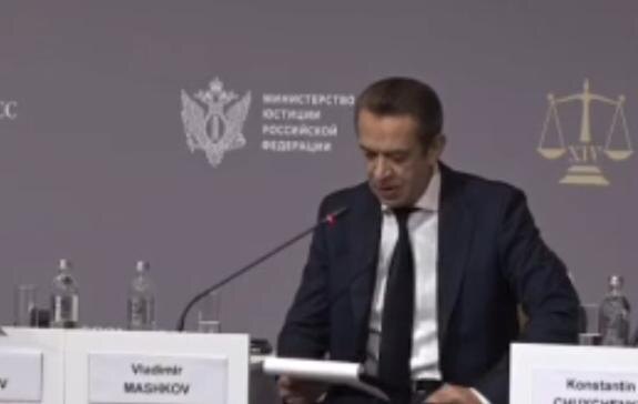    Машков предложил отнять у сбежавших наследников права на русскую классику
