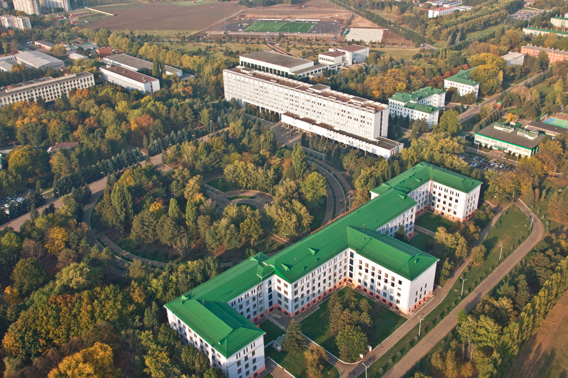 Основная привязка - попасть в КубГАУ на общестенном транспорте менее чем за час.