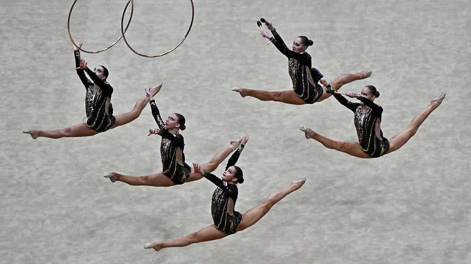 Российские гимнастки, которым World Gymnastics вернула полноценный статус, отказались выступать в Румынии без флага и гимна.📷Фото: Pedro Pardo / AFP