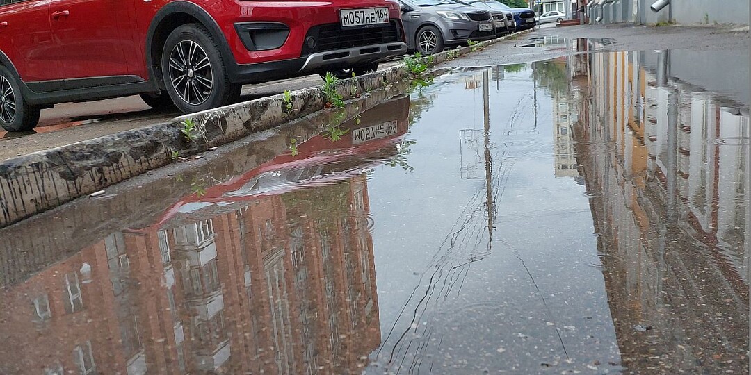 По дождливому Саратову