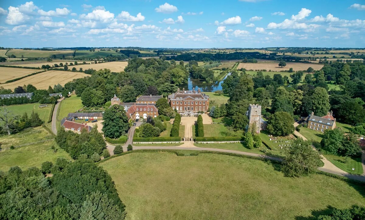 Вид сверху на поместье Эджкот-Хаус (Edgcote House) в Нортгемптоншире. Фото из открытого источника