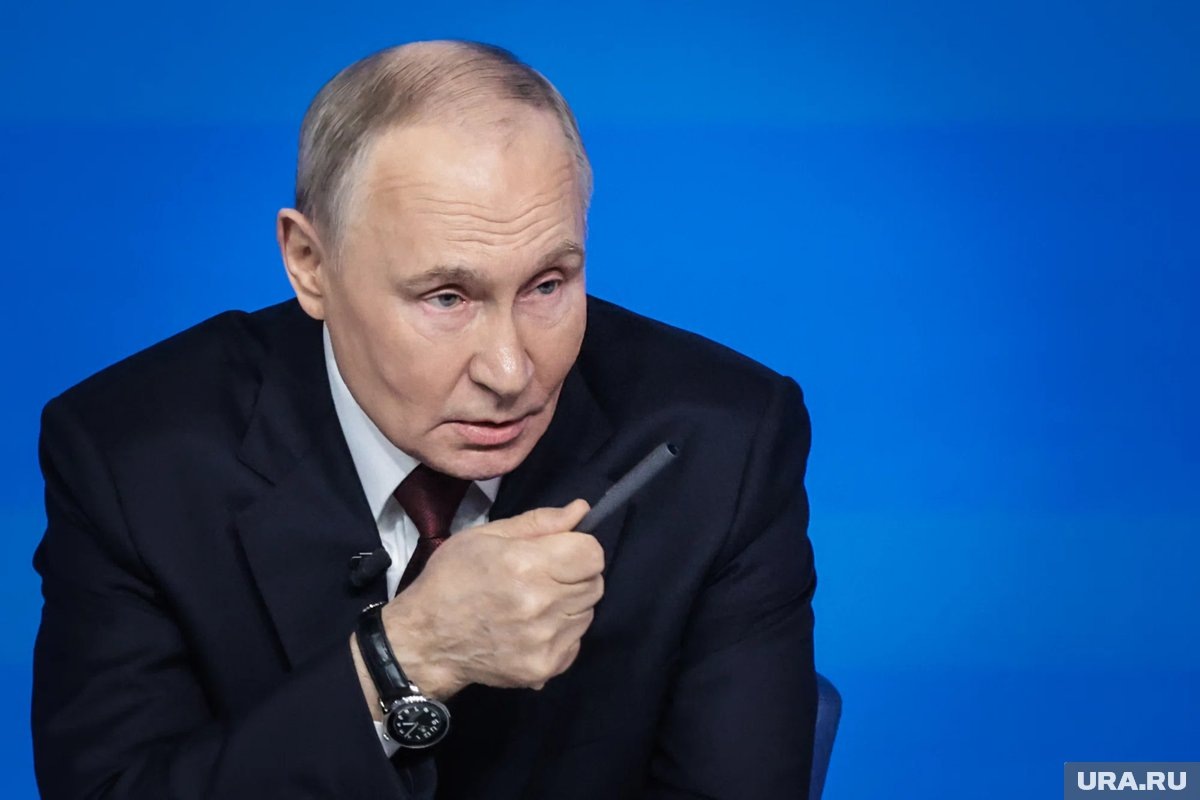     Президент РФ запретил депортацию иностранцев, проходивших службу по контракту в ВС РФ