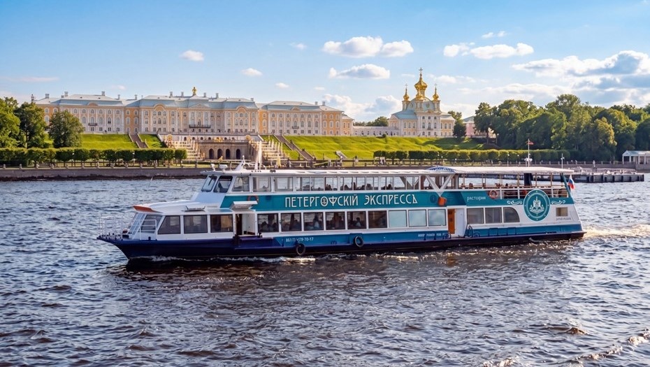    Теплоход-ресторан "Петергофский экспресс" Автор фото: astra-marine.ru