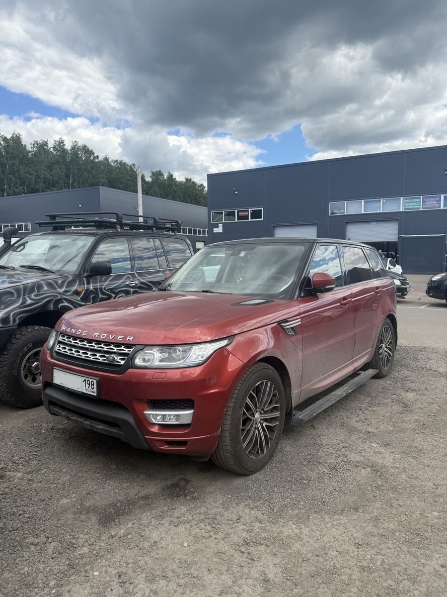 Range Rover Sport L494 приехал в ремзону с жалобой на сильный металлический стук.