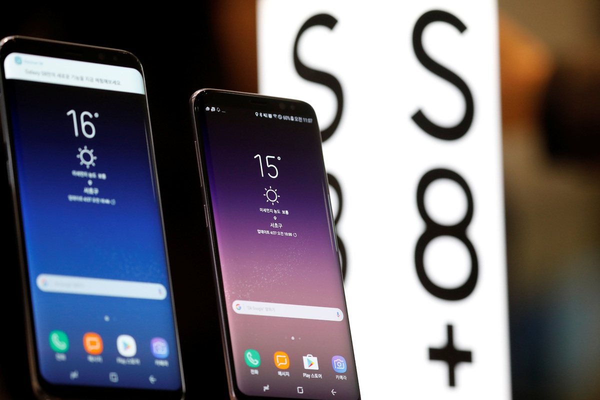     Samsung неожиданно обновила два старых смартфона
