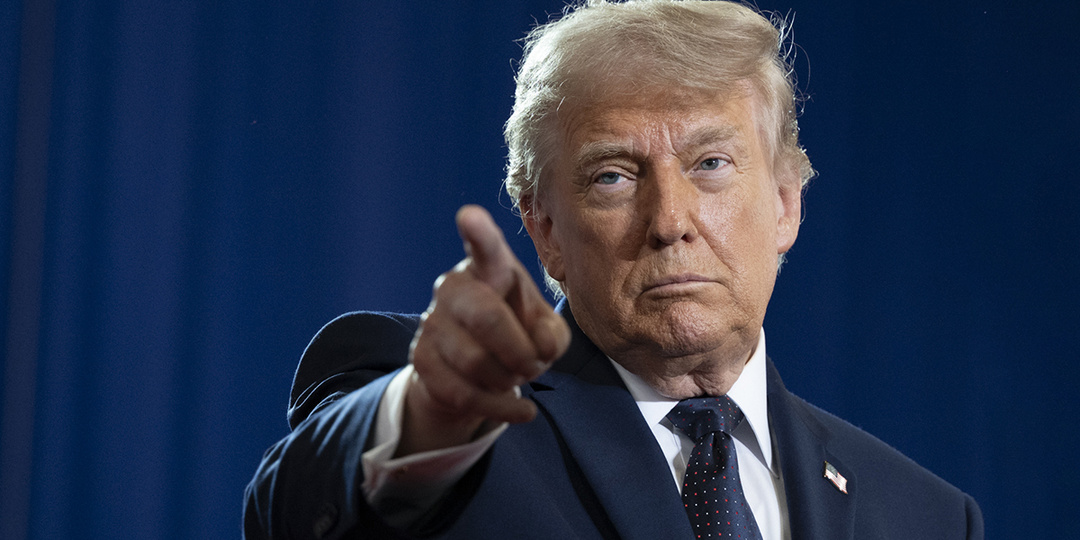 Трамп обвинил Иран в ударах БПЛА по судам в Ормузском проливе