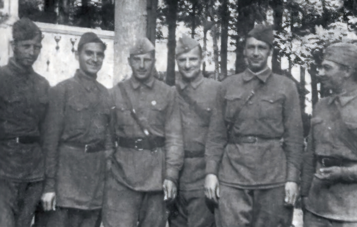 Июль 1941 года. Стрельбище «Динамо». Слева направо: МС И. Лобанов, МС В. Денисов, ЗМС Г. Мазуров, МС Г. Мартьянов, МС А. Московский, МС И. Лидов