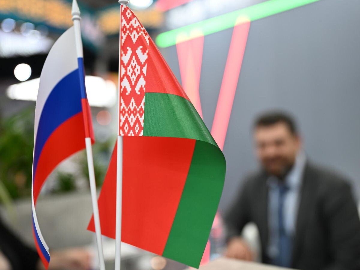    Флаги России и Белоруссии © РИА Новости . Пелагия Тихонова