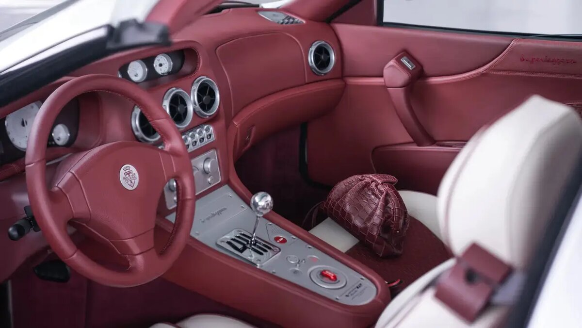    © Touring Superleggera