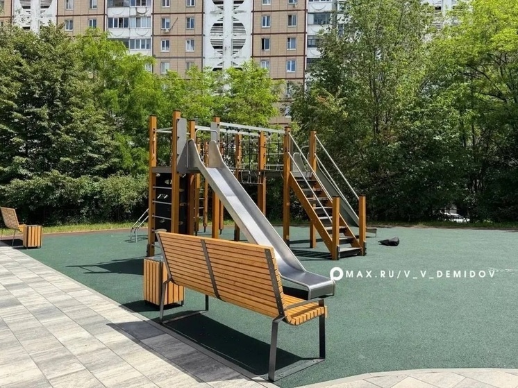     В Комсомольском сквере Белгорода сделали детскую площадку, фото: max.ru/v_v_demidov