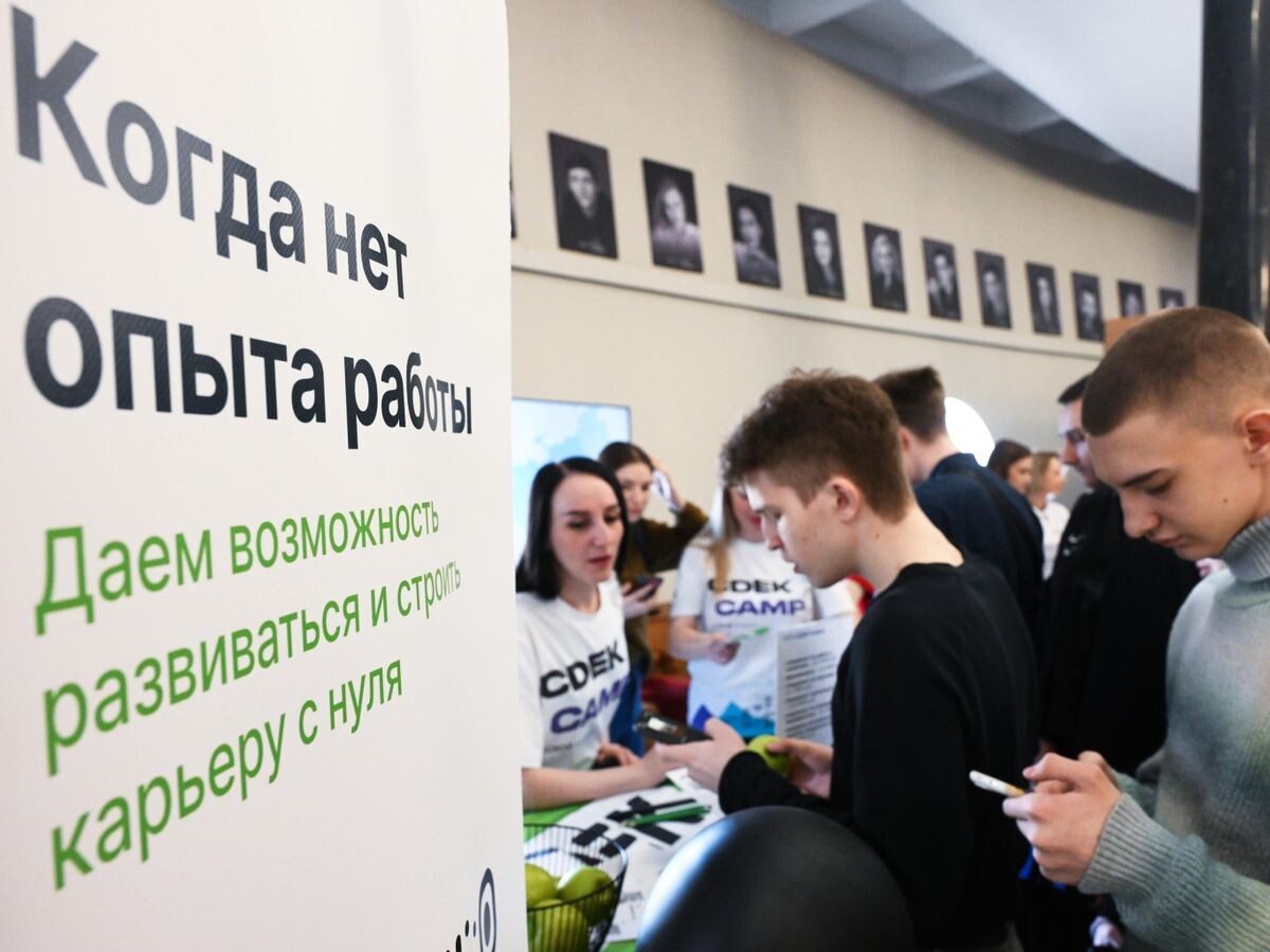    Ярмарка трудоустройства "Работа России. Время возможностей"© РИА Новости . Александр Кряжев