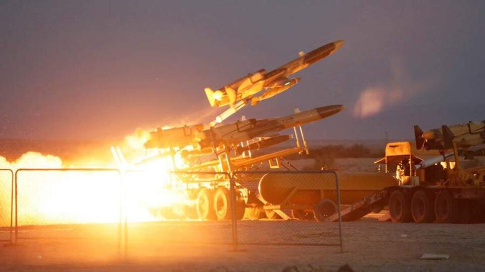     Fars: Иран нанес ответный удар по позициям США www.globallookpress.com/Iranian Army Office