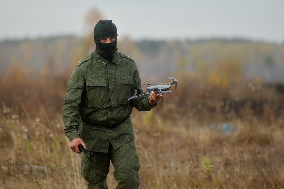    Возвращённые из плена российские военные прокричали "ура" перед отъездом в РФ Алексей БУЛАТОВ