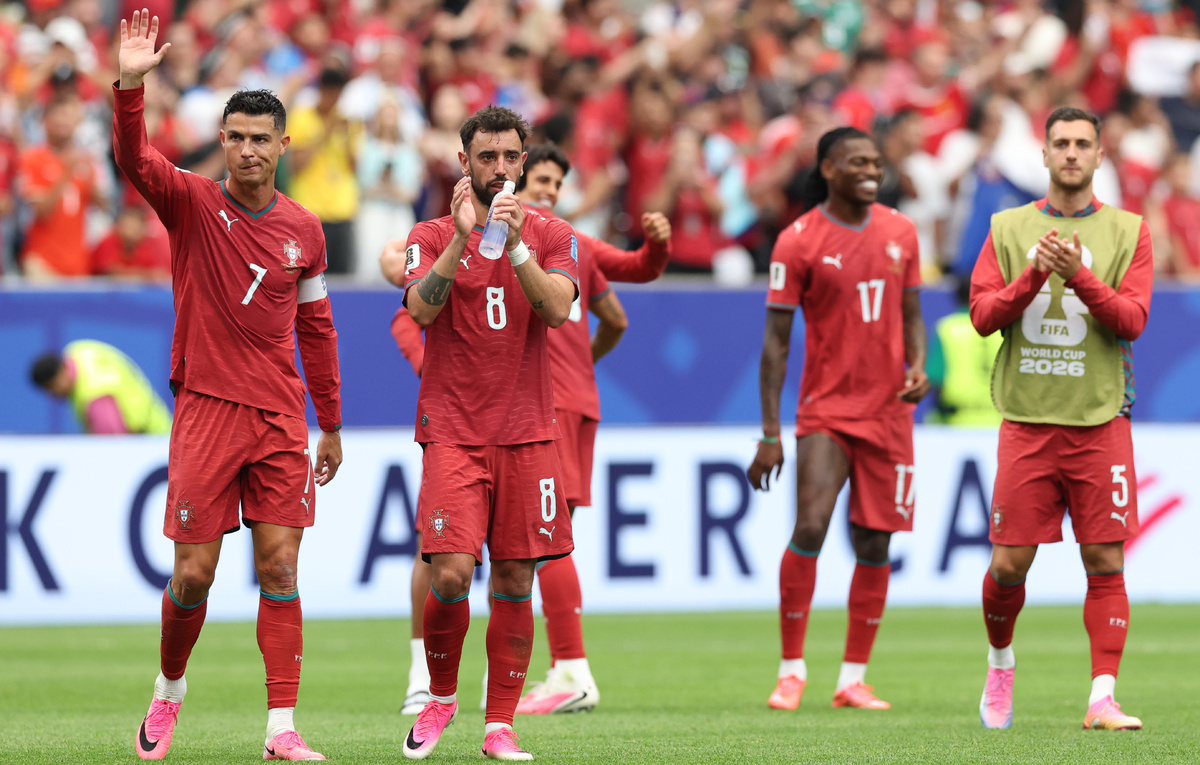    Футболисты сборной Португалии  Michael Steele/Getty Images