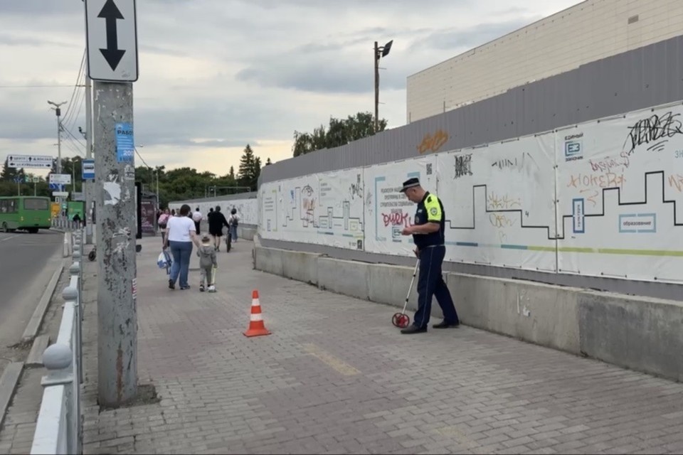    Сотрудники Госавтоинспекции проводят проверку по факту аварии. Фото: Госавтоинспекция Екатеринбурга