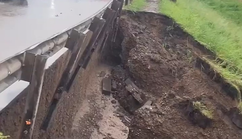 В красноярском Солнечном размыло склон