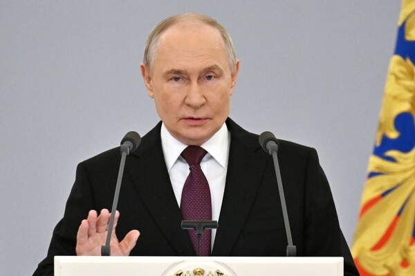 Президент РФ Владимир Путин выступает на встрече с выпускниками вузов Минобороны, МЧС, ФСБ, ФСО, Росгвардии, МВД, Следственного комитета и ФСИН, 23 июня 2026 года / Юрий Кочетков/РИА Новости   📷