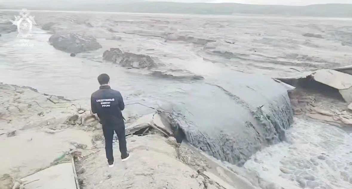    Прорыв Геджухского водохранилища. Фото: кадр видео СК РФ