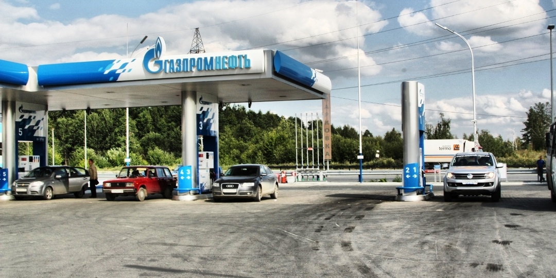 Правительство отложило решение о запрете экспорта дизеля из России. И еще семь новостей ночи