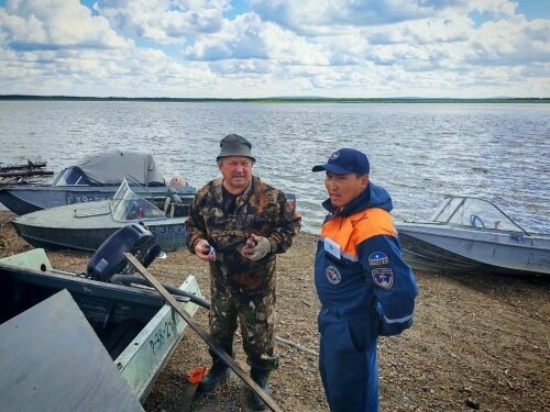 Профилактическая беседа / фото: канал Служба спасения Якутии в Мах