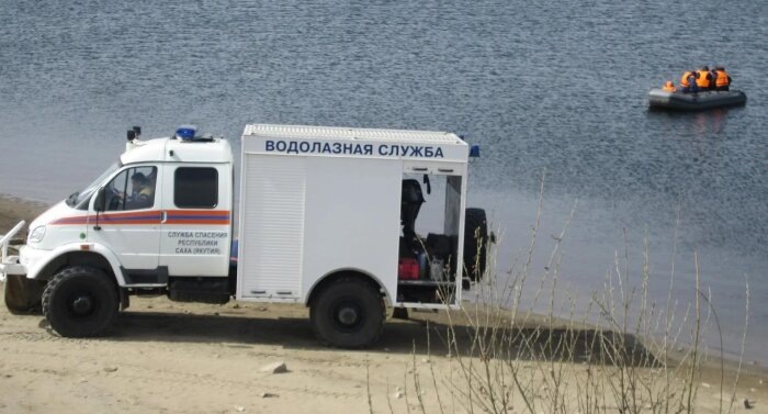 Водолазы совершают очередное печальное погружение / фото: канал Служба спасения Якутии в Мах
