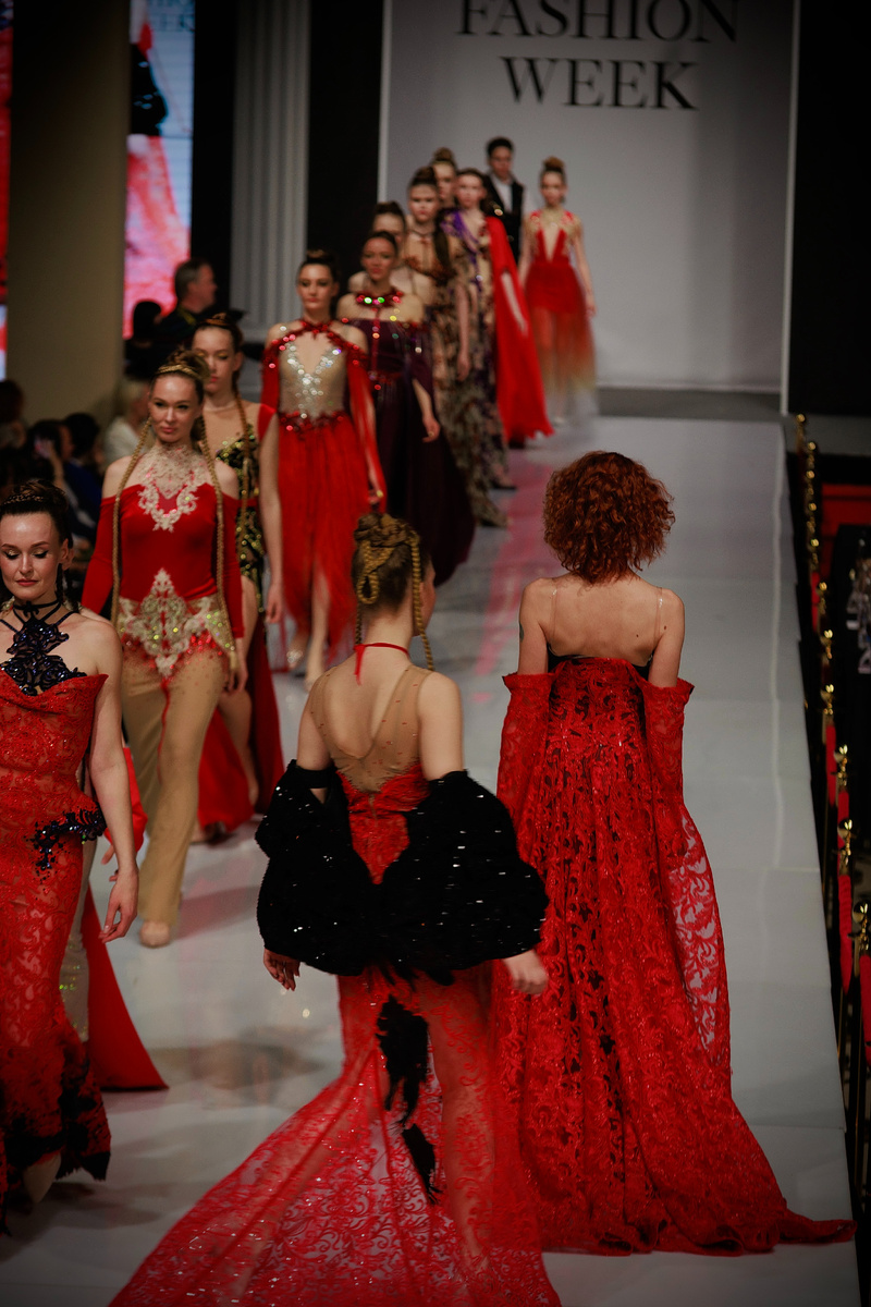 Эпизод, который Первозданная Волчица ждала больше всего. Фото: Moscow Fashion Week SS'23