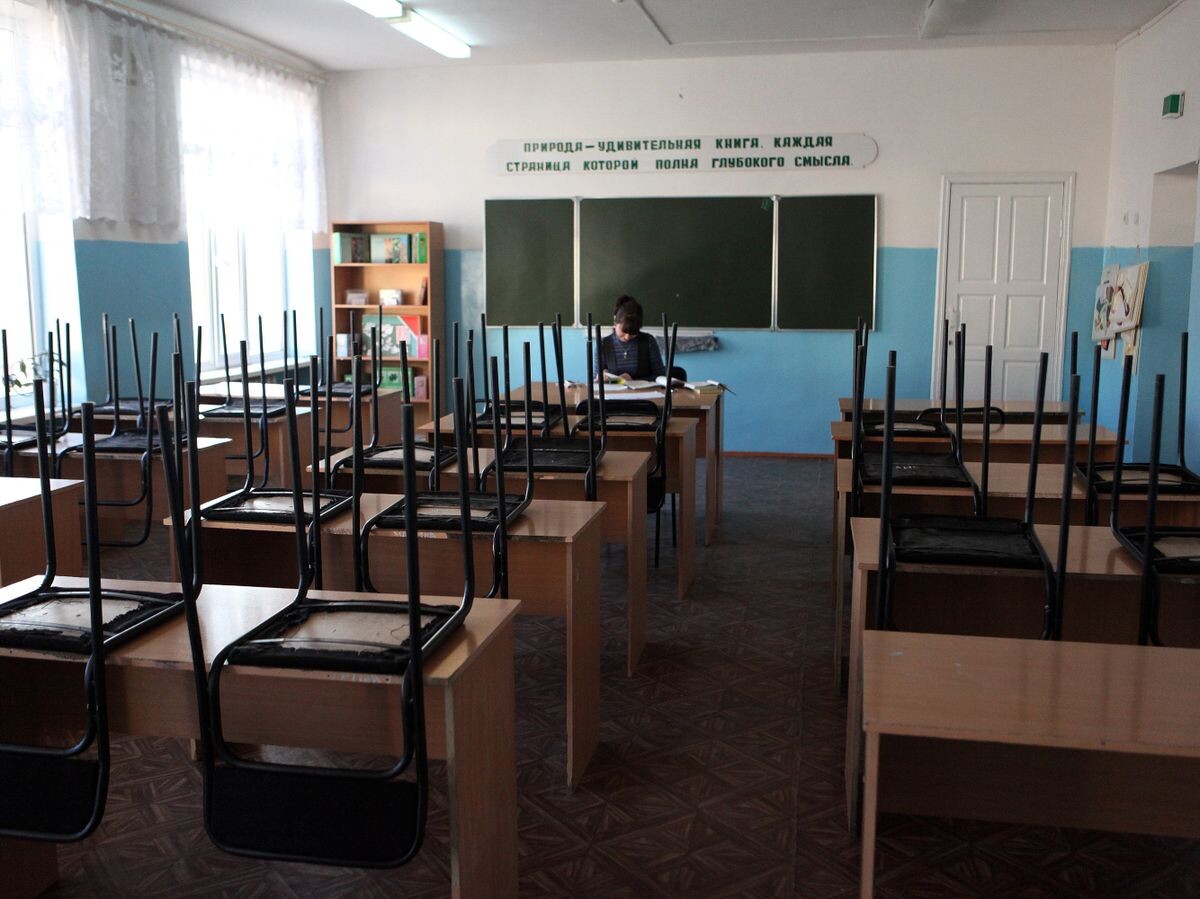    Преподаватель в школьном кабинете | © РИА Новости / Саид Царнаев