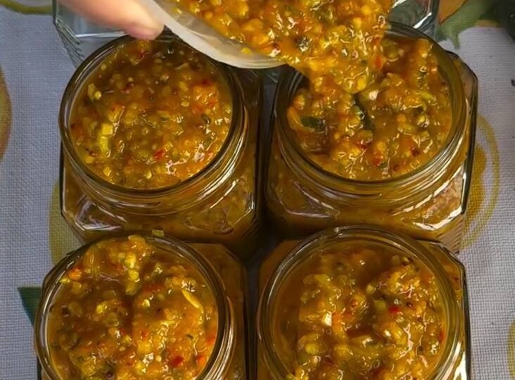 Не выбрасываю переросшие огурцы: готовлю из них вкуснейший соус релиш на зиму