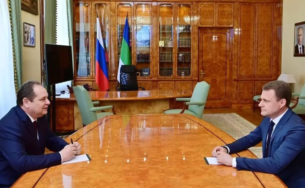 Алексей Чекунков (справа) и Ростислав Гольдштейн. Источник: t.me/minvostok/6389