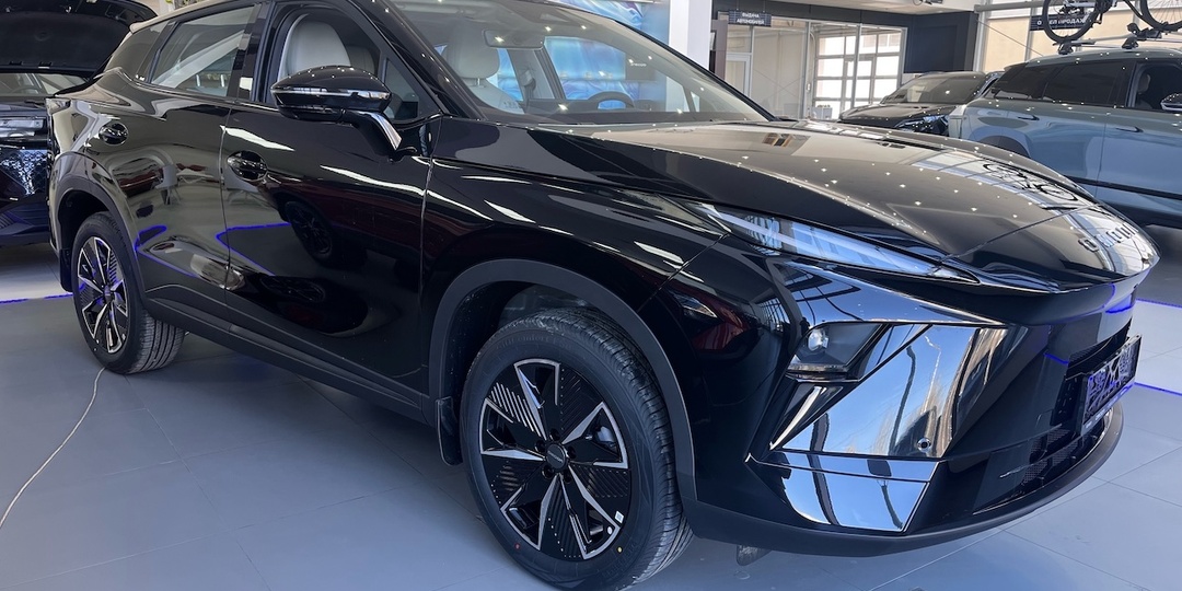 Две звезды китайского автопрома: какой кроссовер выбрать — JAECOO J7 или Changan UNI-S?