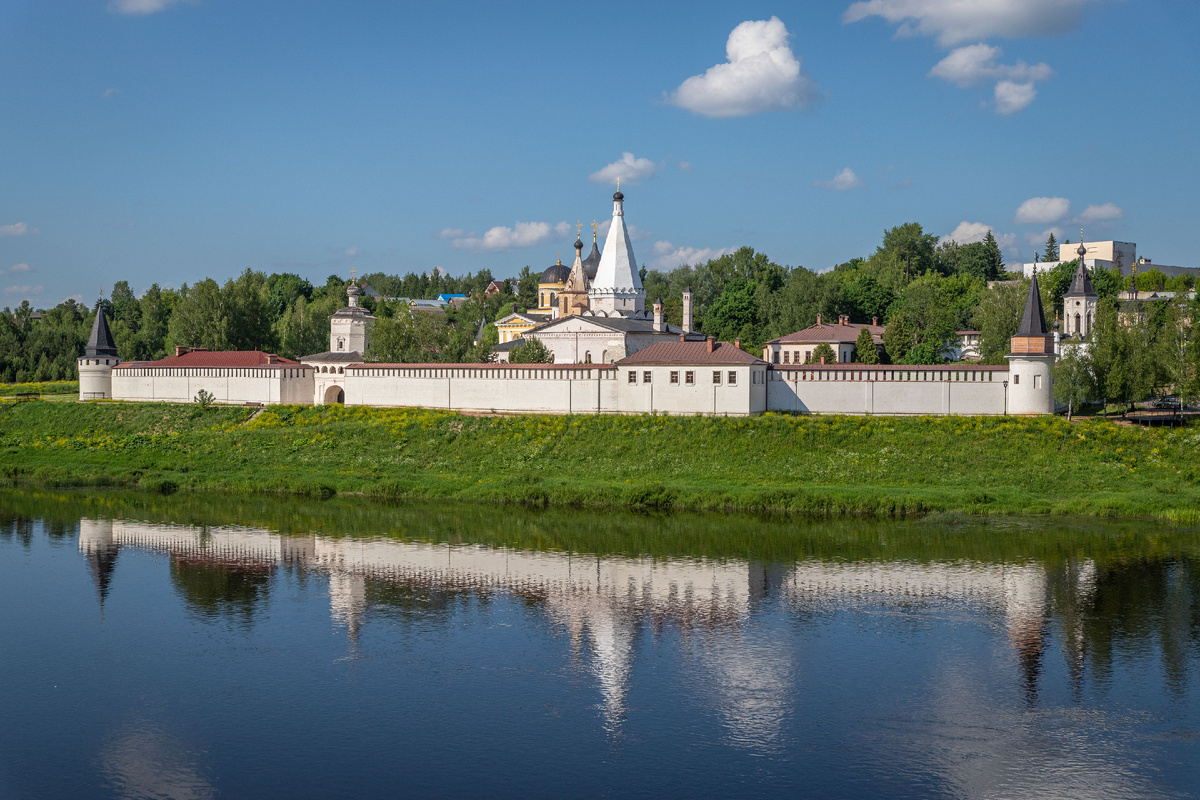 Свято-Успенский монастырь в Старице