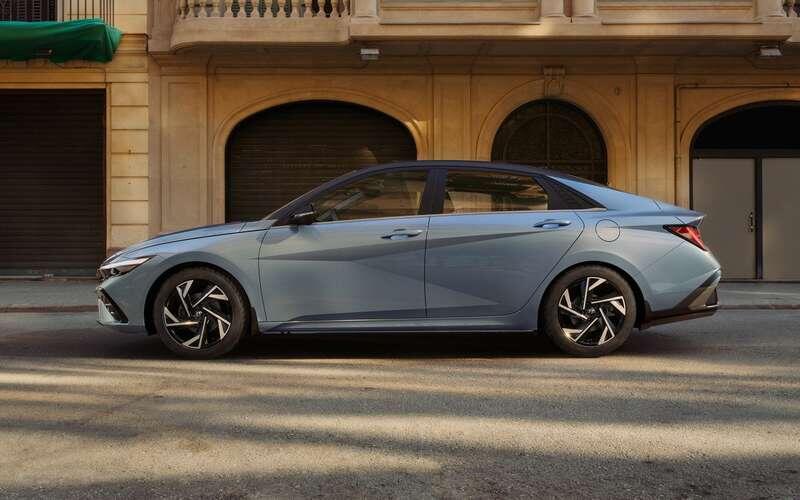 Hyundai Elantra📷
