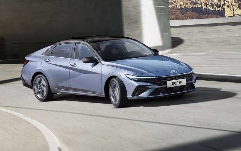 Hyundai Elantra📷
