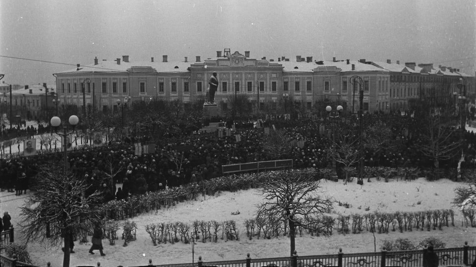 Улица Калинина, 1947.📷Фото: Савин Михаил / Фотоархив журнала «Огонёк» / Коммерсантъ