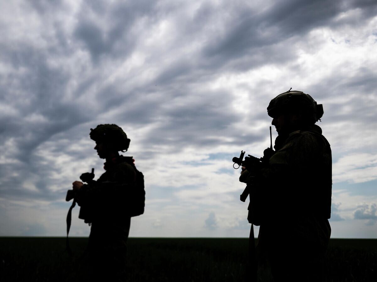    Военнослужащие ВС РФ в зоне проведения СВО | © РИА Новости / Сергей Бобылев
