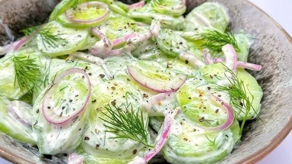 🥒 НЕМЕЦКИЙ ОГУРЕЧНЫЙ САЛАТ: тот самый вкус, который вы не пробовали (совсем не как у нас!) 🇩🇪😱