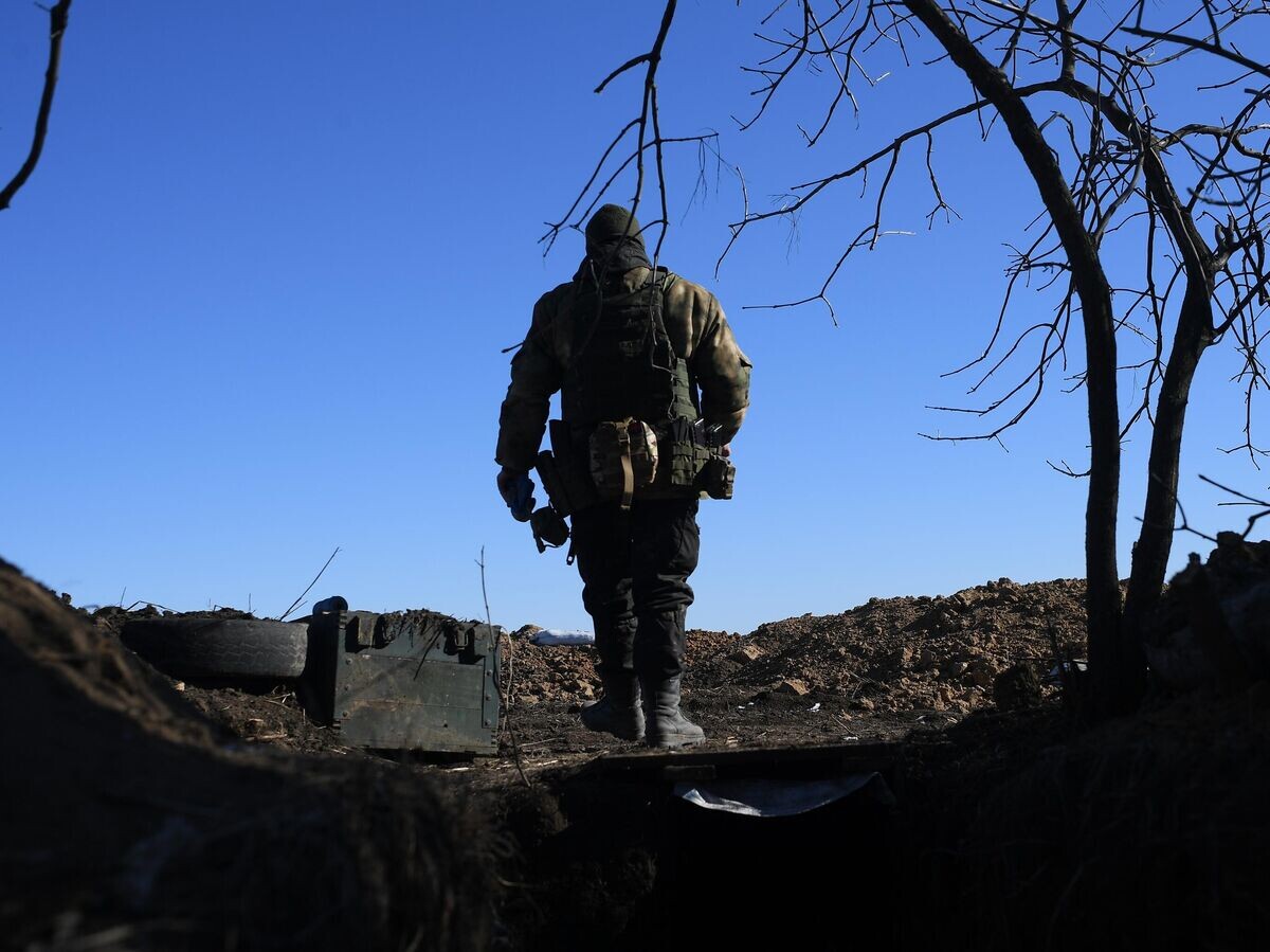    Военнослужащий мотострелковых подразделений ВС России на боевой позиции в зоне СВО | © РИА Новости / Алексей Майшев