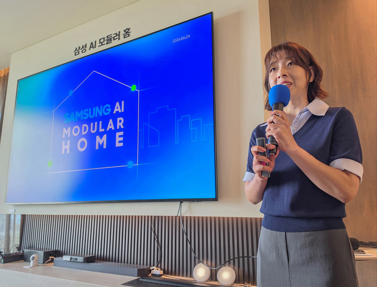 Ли Син Ён, руководитель команды New Biz из отдела Digital Appliances (DA) компании Samsung Electronics, рассказывает о «Samsung AI Modular Home» [Фото предоставлено Samsung Electronics]