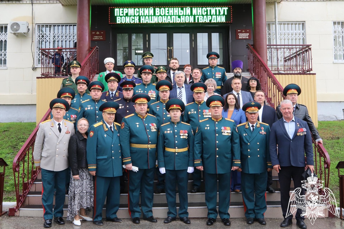 Командование Пермского военного института и почётные гости
