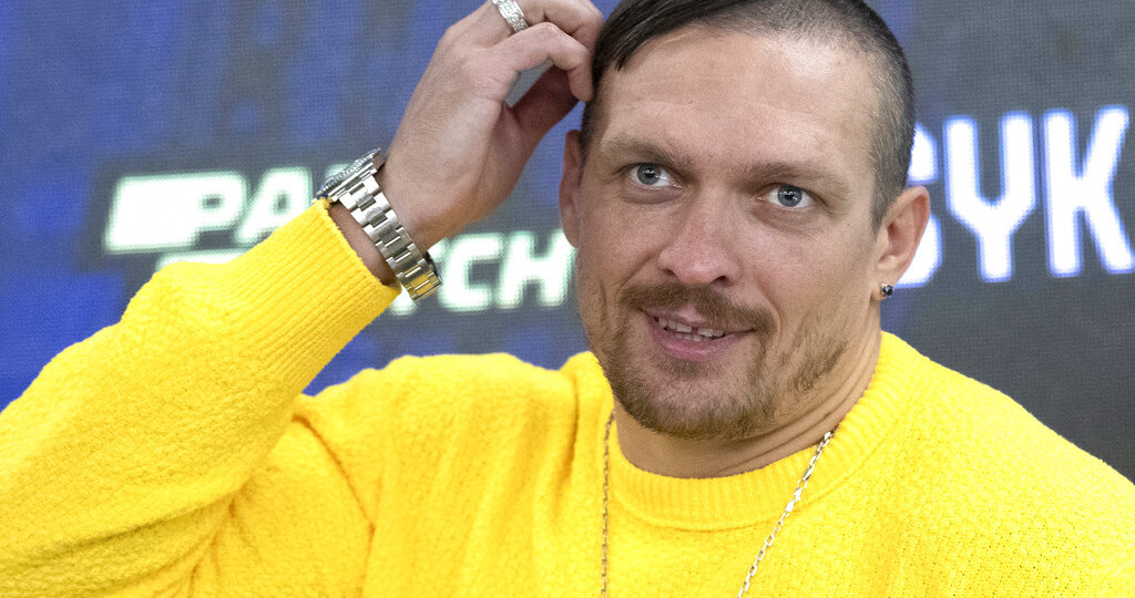 Усик так испугался российского нокаутёра, что сдал все чемпионские пояса