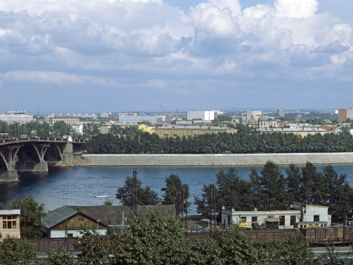    Вид на город Иркутск со стороны реки Ангары© РИА Новости . Владимир Иванов