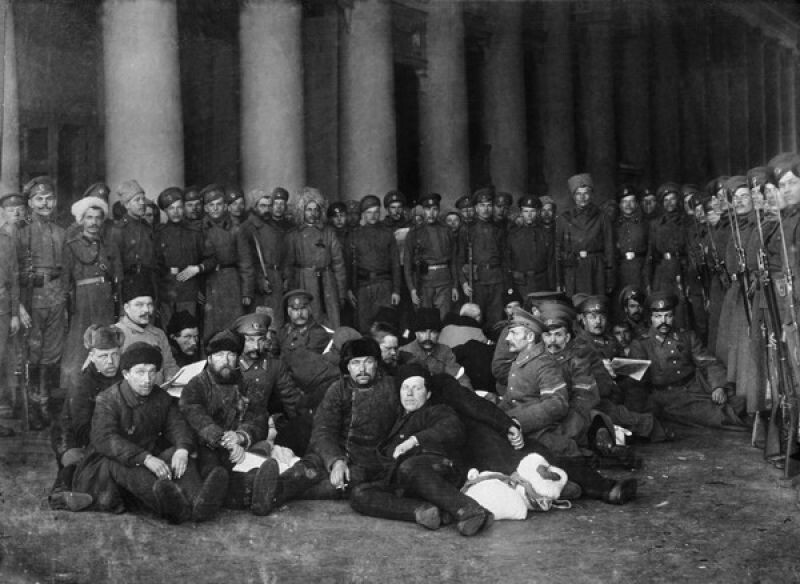 Арестованные жандармы и городовые февраль 1917. Неизвестный автор. Источник: https://russiainphoto.ru/exhibitions/1291/#7