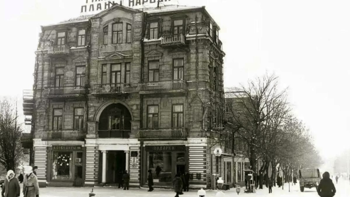 Ессентуки. Здание гостиницы было построено в 1905 - 1907 годах, автор - Н. Е. Зипалов
