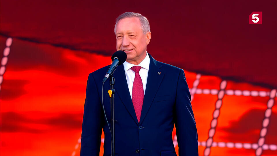 Беглов дал старт празднику выпускников "Алые паруса — 2026" в Петербурге