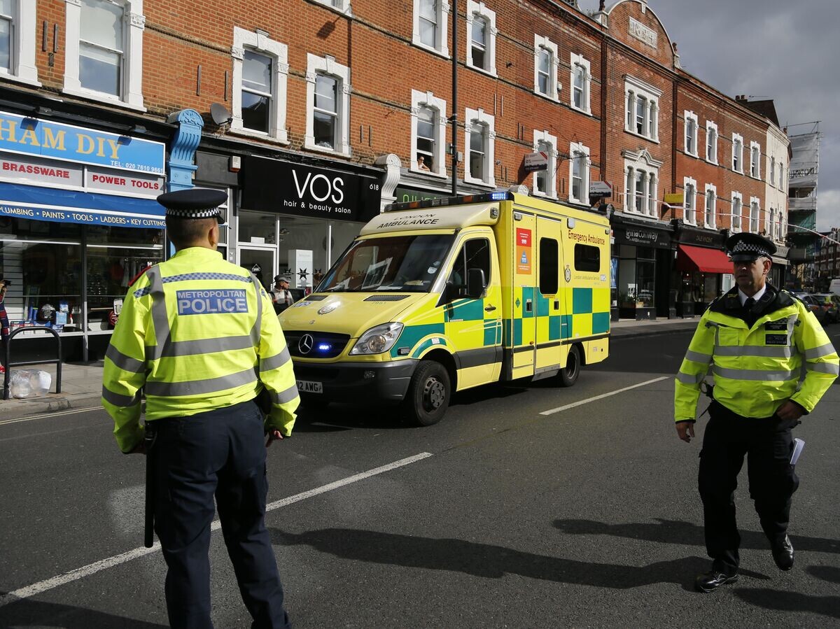    Сотрудники полиции у станции метро Parsons Green в Лондоне, Великобритания. 15 сентября 2017 | © AP Photo / Frank Augstein
