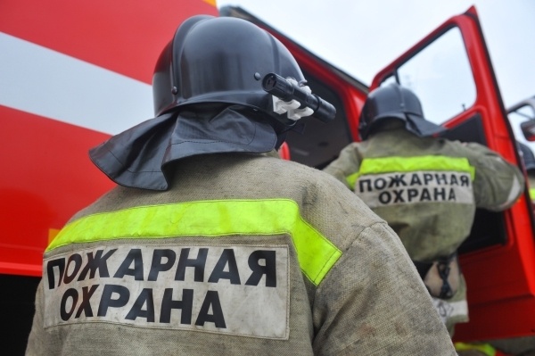 Из-за падения обломков БПЛА в Славянске-на-Кубани на НПЗ произошел пожар