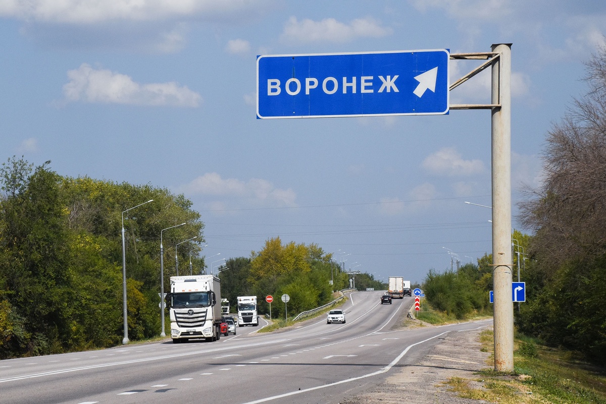    Иногда приходится ехать до следующей заправки около 100 километров./Татьяна Поповичева/ТАСС