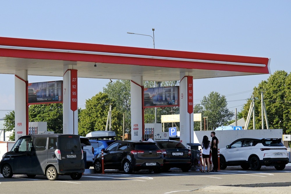    В Краснодарском крае движение по трассе "Дон" в сторону Черного моря пока не очень напряженное. Бензин есть. / Владимир Аносов