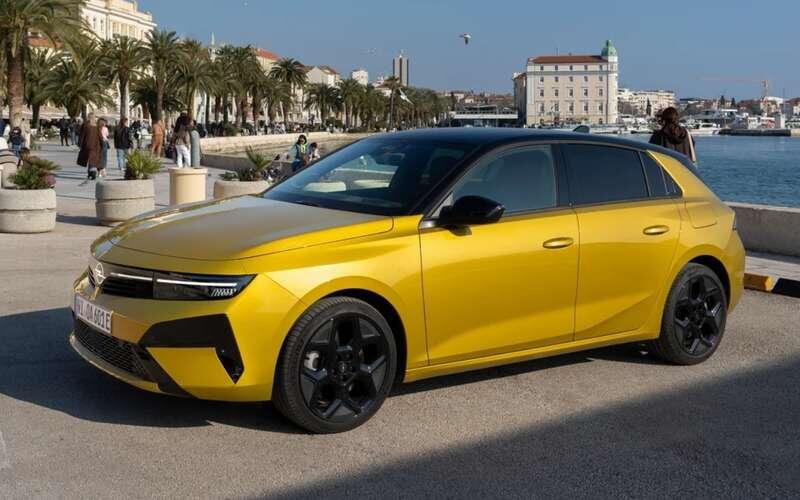 Opel Astra актуального поколения📷
